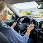 Nouvelle voiture pour senior : quels équipements privilégier pour conduire en sécurité ?